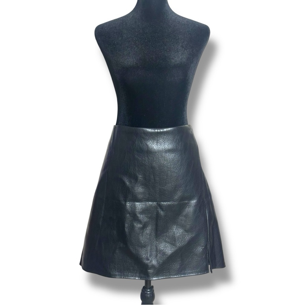 Old Navy NWT Black Faux Leather Mini A-Line Fit and Flare Skirt with Slit